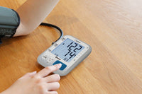 Upper-arm blood pressure monitor 
上臂式血壓計